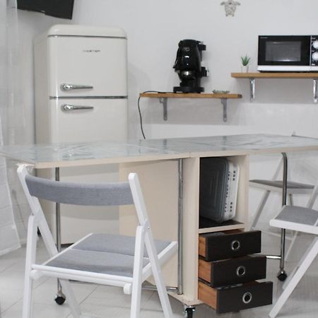 La Casa Ridente : Ischia Porto Apartment Luaran gambar