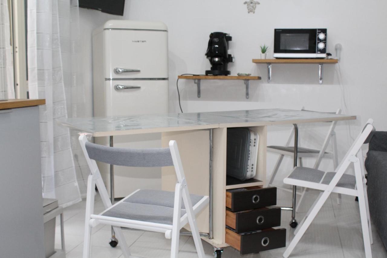 La Casa Ridente : Ischia Porto Apartment Luaran gambar
