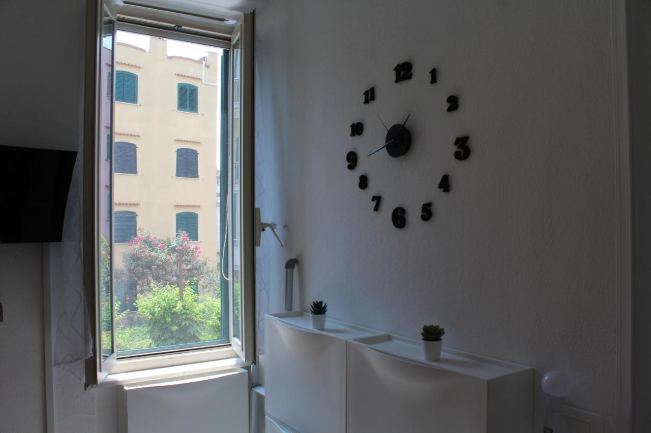 La Casa Ridente : Ischia Porto Apartment Luaran gambar