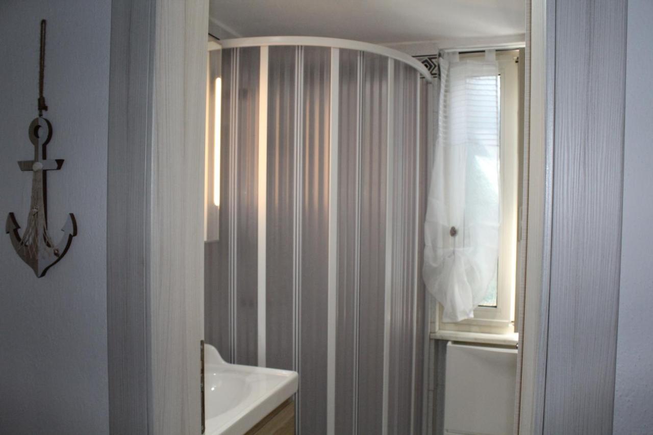 La Casa Ridente : Ischia Porto Apartment Luaran gambar