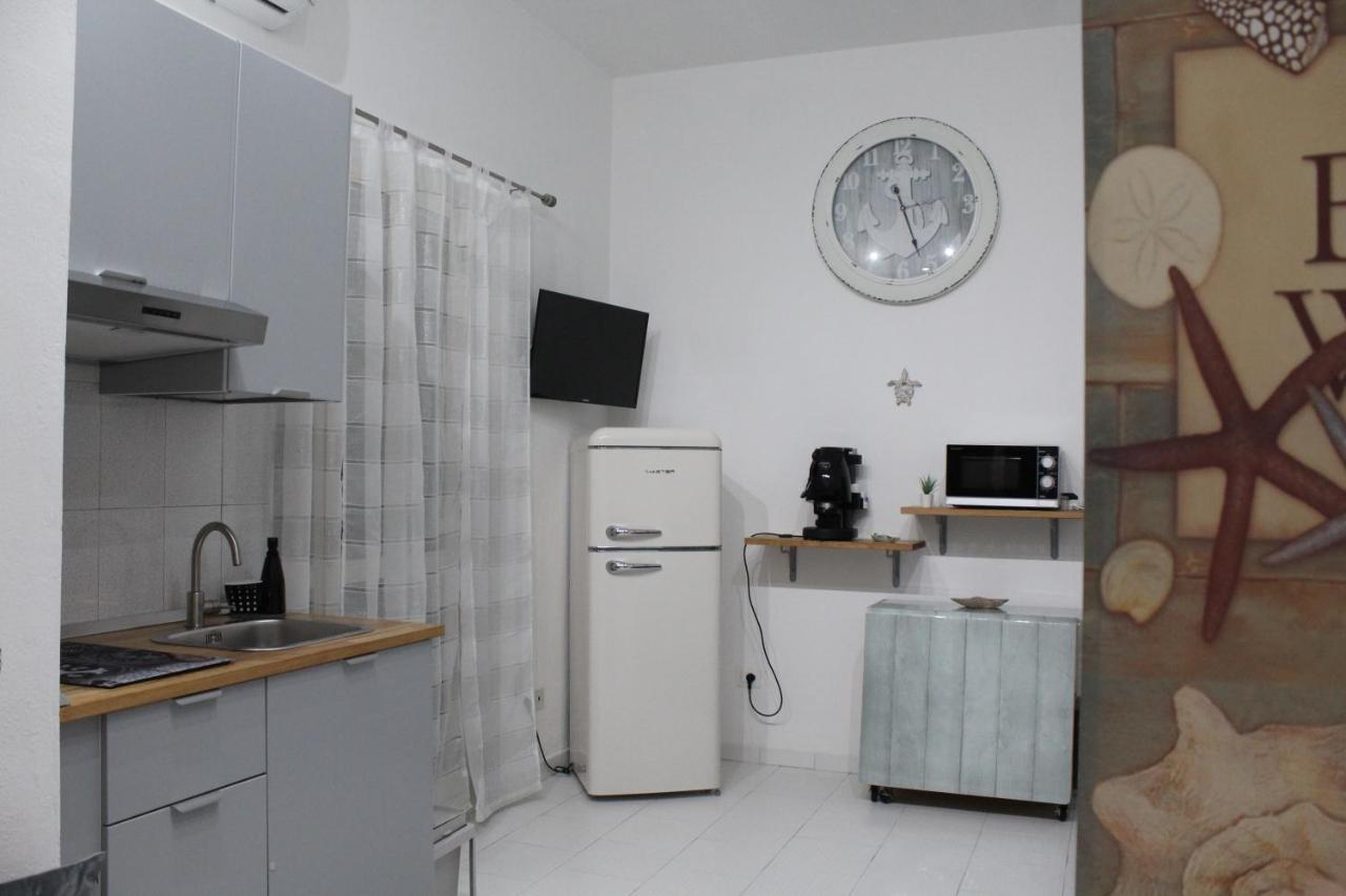 La Casa Ridente : Ischia Porto Apartment Luaran gambar