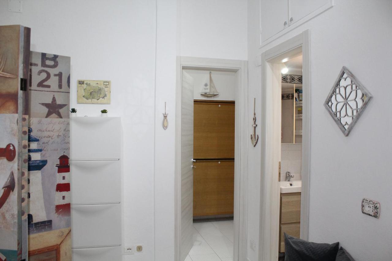 La Casa Ridente : Ischia Porto Apartment Luaran gambar