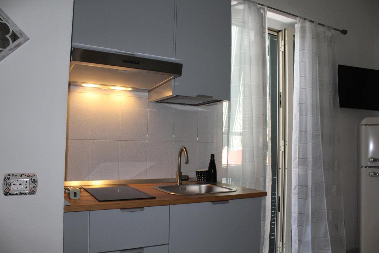 La Casa Ridente : Ischia Porto Apartment Luaran gambar