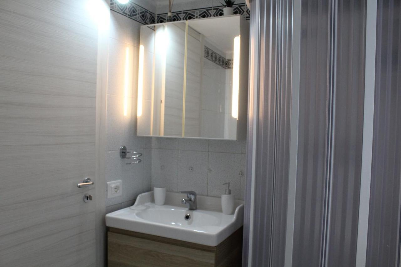 La Casa Ridente : Ischia Porto Apartment Luaran gambar