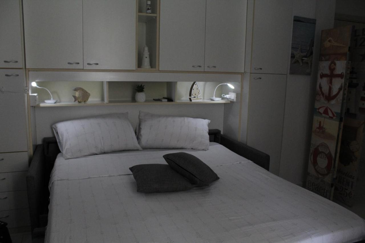 La Casa Ridente : Ischia Porto Apartment Luaran gambar