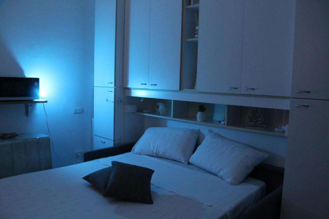 La Casa Ridente : Ischia Porto Apartment Luaran gambar
