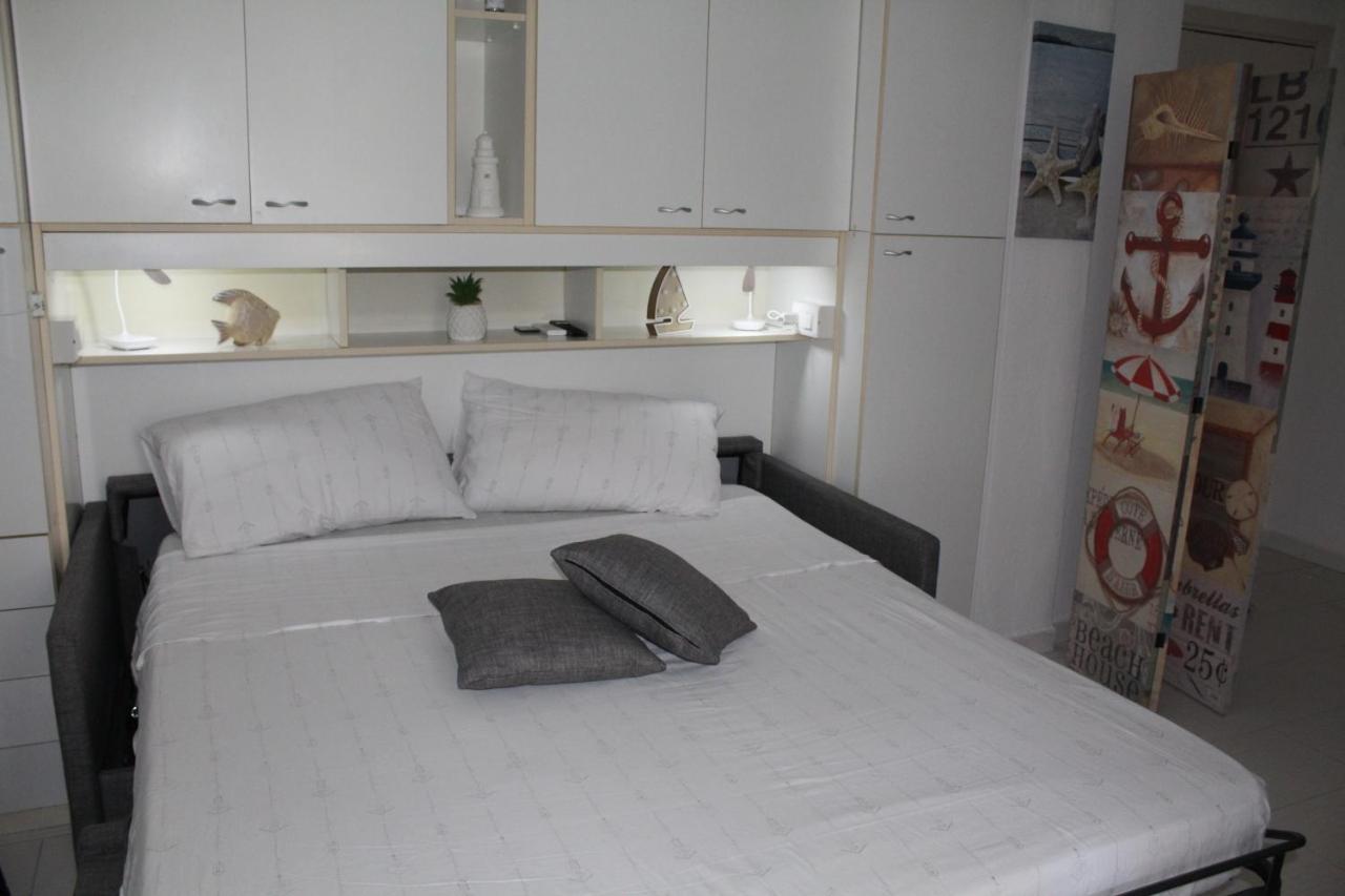 La Casa Ridente : Ischia Porto Apartment Luaran gambar